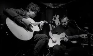 John DeMena lanza una versión acústica de “Infinite At All”, junto al guitarrista Sander Alex, interpretada en directo en la sala The Viper Room de Hollywood