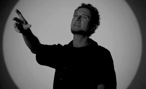 Rodrigo Mercado estrena “Luna de sal”, videoclip y primer adelanto de su tercer disco