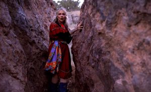 La esposa de Robert Trujillo (Metallica) estrena el vídeo de “Lies”, single de su próximo EP, “Rebirth”