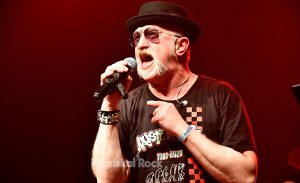 Crónica de Naste Borraste con Roberto Moso (Zarama) o Tomás (Zer Bizio?) + Toni Metralla y Los Antibalas en Bilbao: No pises la hierba, fúmatela