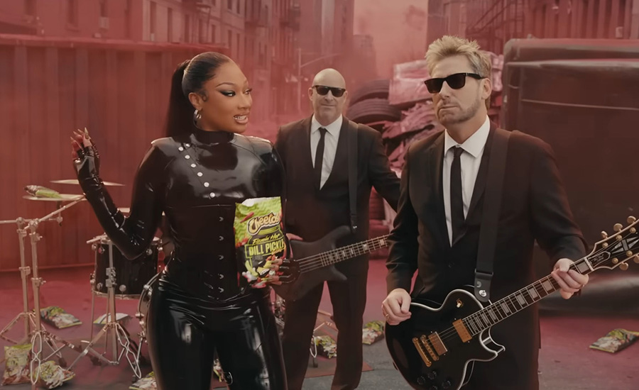 Nickelback colabora con una rapera en un anuncio de Cheetos con una nueva versión de su éxito “How You Remind Me”