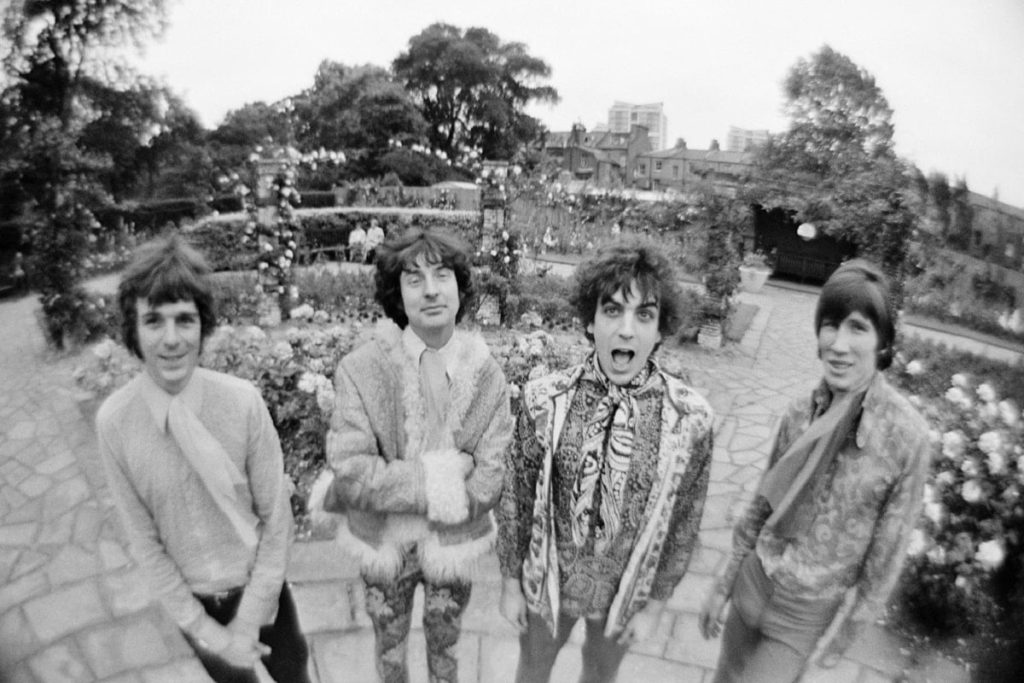 La extraña historia detrás de "Arnold Layne", el primer single de Pink Floyd