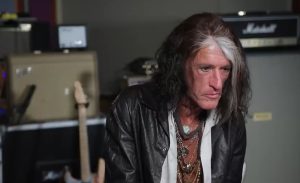 Joe Perry recuerda las lágrimas cuando Steven Tyler cantó para el último EP de Aerosmith con Yungblud en el estudio de Johnny Depp: “No lo habíamos escuchado así desde…”