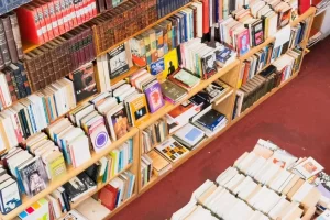 Cierra una librería histórica de Buenos Aires y liquida sus libros a precios increíbles