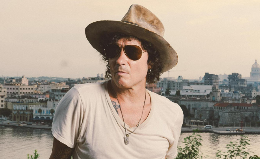Enrique Bunbury: "No pertenezco más al siglo XX que al siglo XXI"