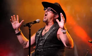 Geoff Tate (ex-Queensrÿche) no sabe si su autobiografía verá la luz algún día: “Mi abogado dice que es demasiado peligrosa”