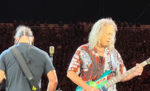 Metallica interpreta una conocida melodía griega en su primer concierto del 2026 en Atenas