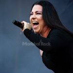 Amy Lee (Evanescence) reconoce estar “exhausta” de las malas noticias pero advierte que “escapar de ellas y actuar como si nada sucediese” no funciona: “Unámonos”