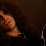 Se filtra el documental inédito de Guns N’ Roses “Perfect Crime”, grabado entre 1991 y 1993, con camareros vestidos de legionarios romanos y Axl Rose con un osteópata