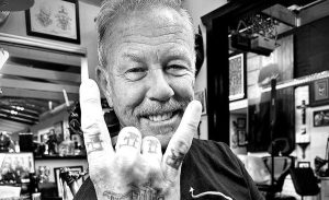La obsesión de James Hetfield (Metallica) con el vudú cuando escribió esta canción de "Reload": "Es como cuando alguien clava otra aguja en tu muñeco"