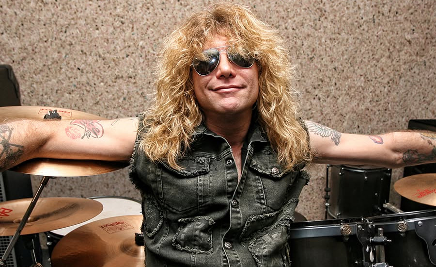 Cuando Steven Adler ayudó a Slash a sacar el comienzo de "Sweet Child O' Mine" de Guns N' Roses: "Tío, tócalo con la mitad de las notas"