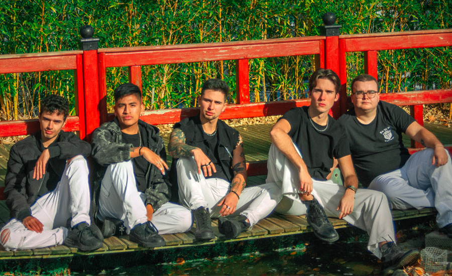 BlackMoon irrumpe en la escena del hard rock y el grunge con "Awareness", su disco debut de poso noventero