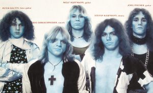 Canciones que pensaste que eran suyas: AC/DC le puso en bandeja a Accept su primer éxito con un tema de uno de los hermanos Young
