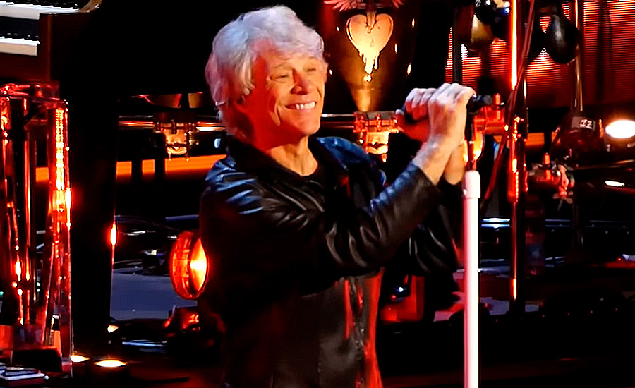 Bon Jovi vuelve a interpretar dos de sus grandes clásicos en directo siete años después